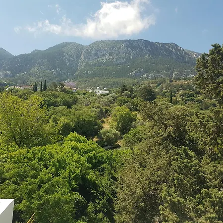 Denize Yakin Ve Sessiz Cift Kisilik Apartament