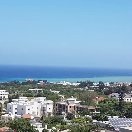Denize Yakin Ve Sessiz Cift Kisilik Apartament Kirenia