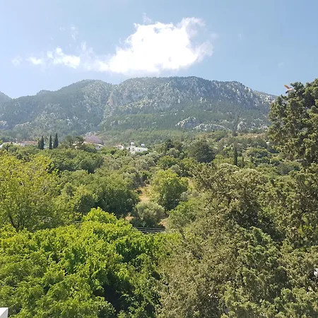 Denize Yakin Ve Sessiz Cift Kisilik Apartment Kyrenia (Northern Cyprus)